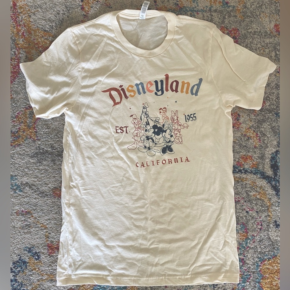 Vintage style Disneyland t-shirt unisex size medium